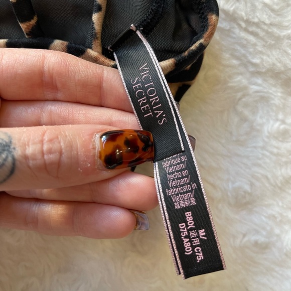 Leopard print Victoria’s Secret Sports Bra - Picture 4 of 4